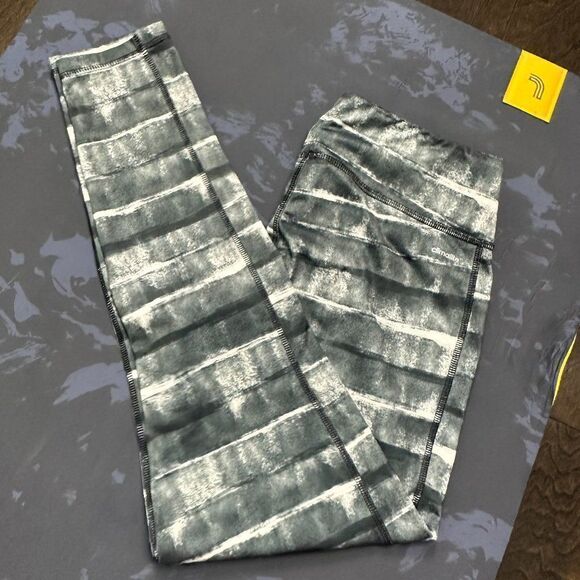 euc Adidas Grey/White/Black striped leggings, Size M - Picture 7 of 7